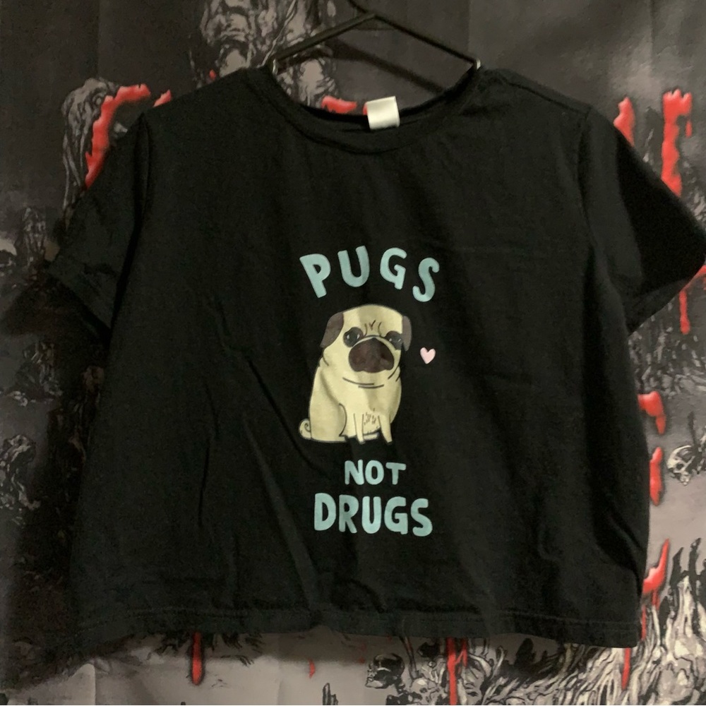 'Pugs Not Drugs' Crop T-Shirt